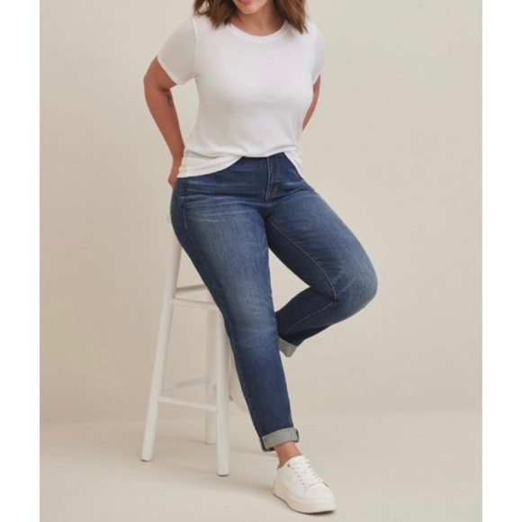 🆕 Boyfriend Straight Vintage Stretch Mid Rise Jean 16 S Short NWT Torrid New! - Picture 2 of 6